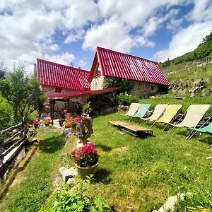 Les Toits Rouges - Le luxe de la simplicité au bout du sentier Couette-café Saint-Étienne-de-Tinée