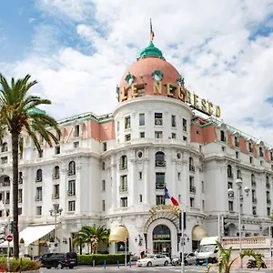 A Luxurious With Ac On Promenade Des Nice